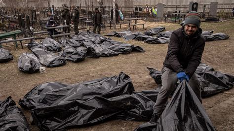 fake dead body in a bag ukraine|Viral Video Of Ukraine War ‘Crisis Actors’ In Body Bags Is Totally Fake.